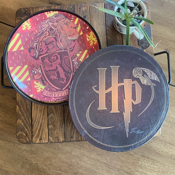 Set of 4 - Harry Potter 10” Melamine Dinner Plates Hogwarts Mythical Crests - Picture 1 of 10